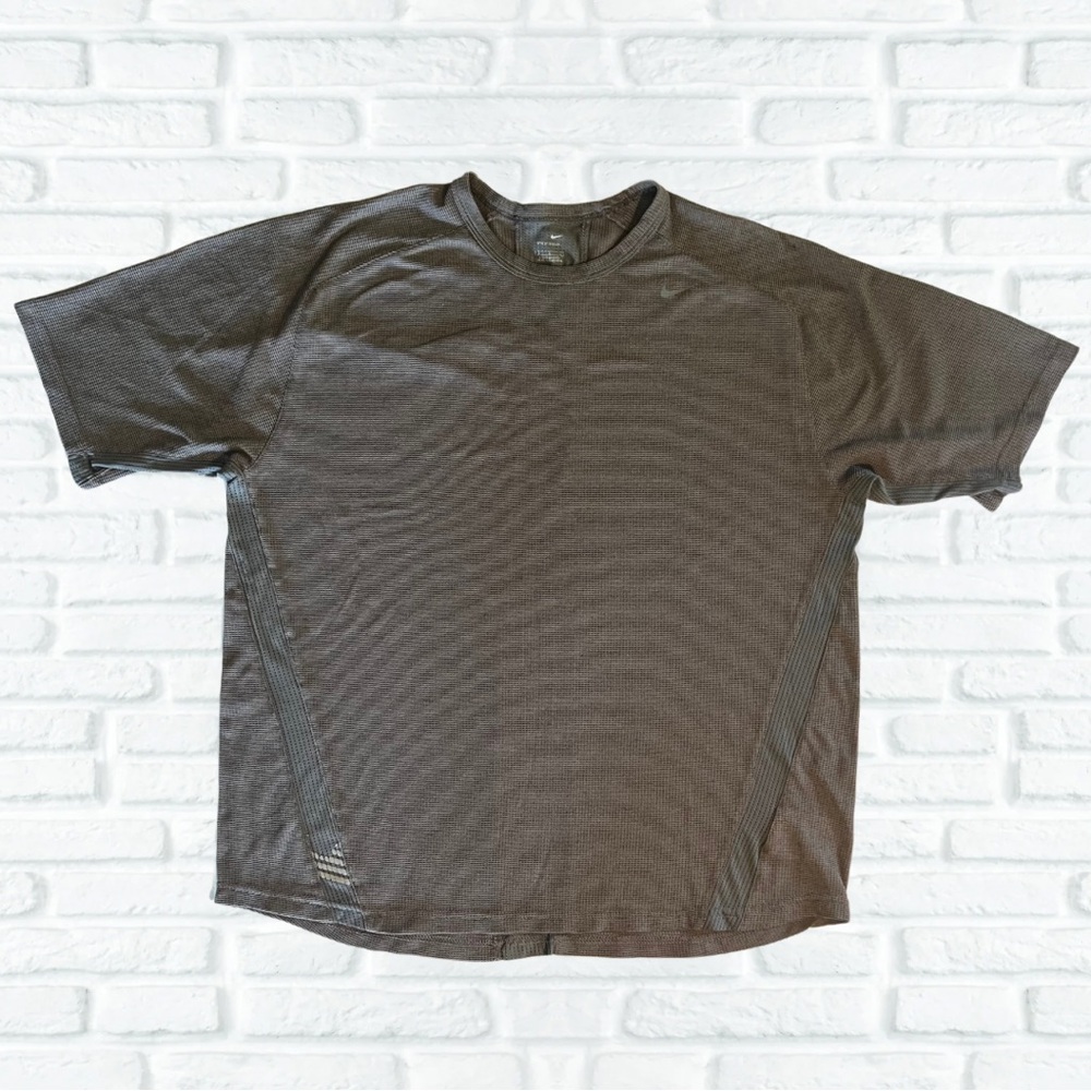 Nike Mens Athletic Training Shirt Grey Sphere Dry Short Sleeve Crew Neck L
